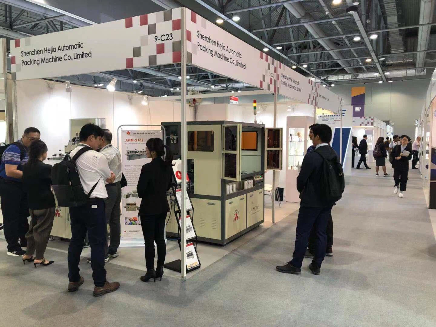 Bote Hong Kong Azi-Cosmoprof la montre yon fen.